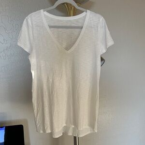 Lilly Pulitzer White V-Neck Short Sleeve Tee